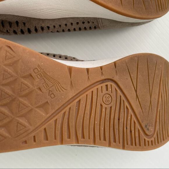 Dansko Charlie sneaker women’s tan perforated style pattern lace-up sz 38 /7.5-8 - Picture 8 of 12